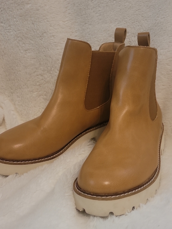Oasis Society Shoes - Women's Tan Chelsea Platform Ankle Boots
